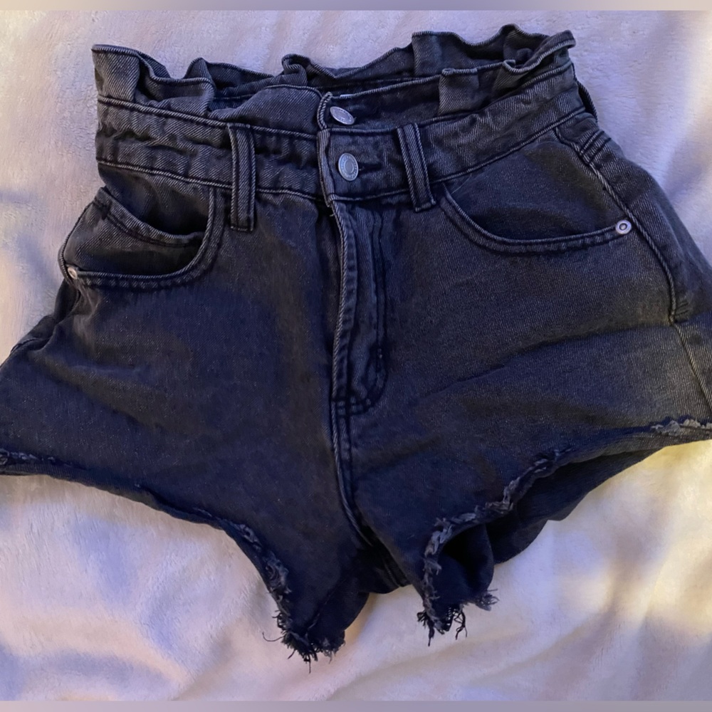 ZOE Ruffled Denim Black High-Rise Shorts